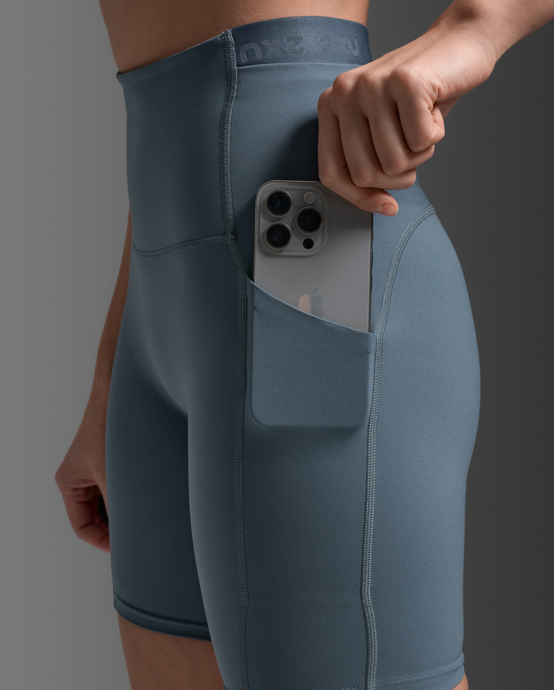 Form Stash Hi-Rise 6" Compression Short with Pockets