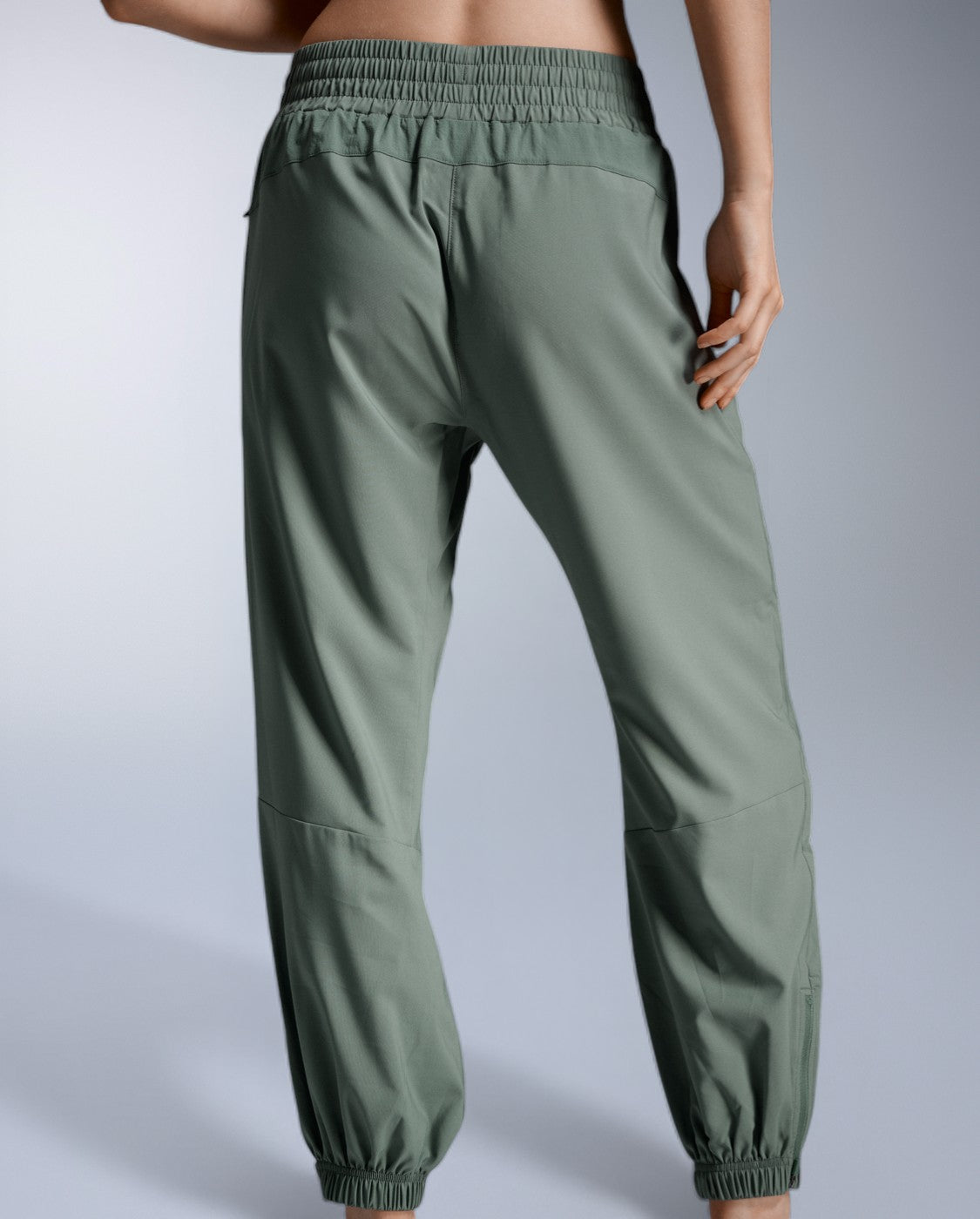 Aero Hi-Rise Woven Jogger